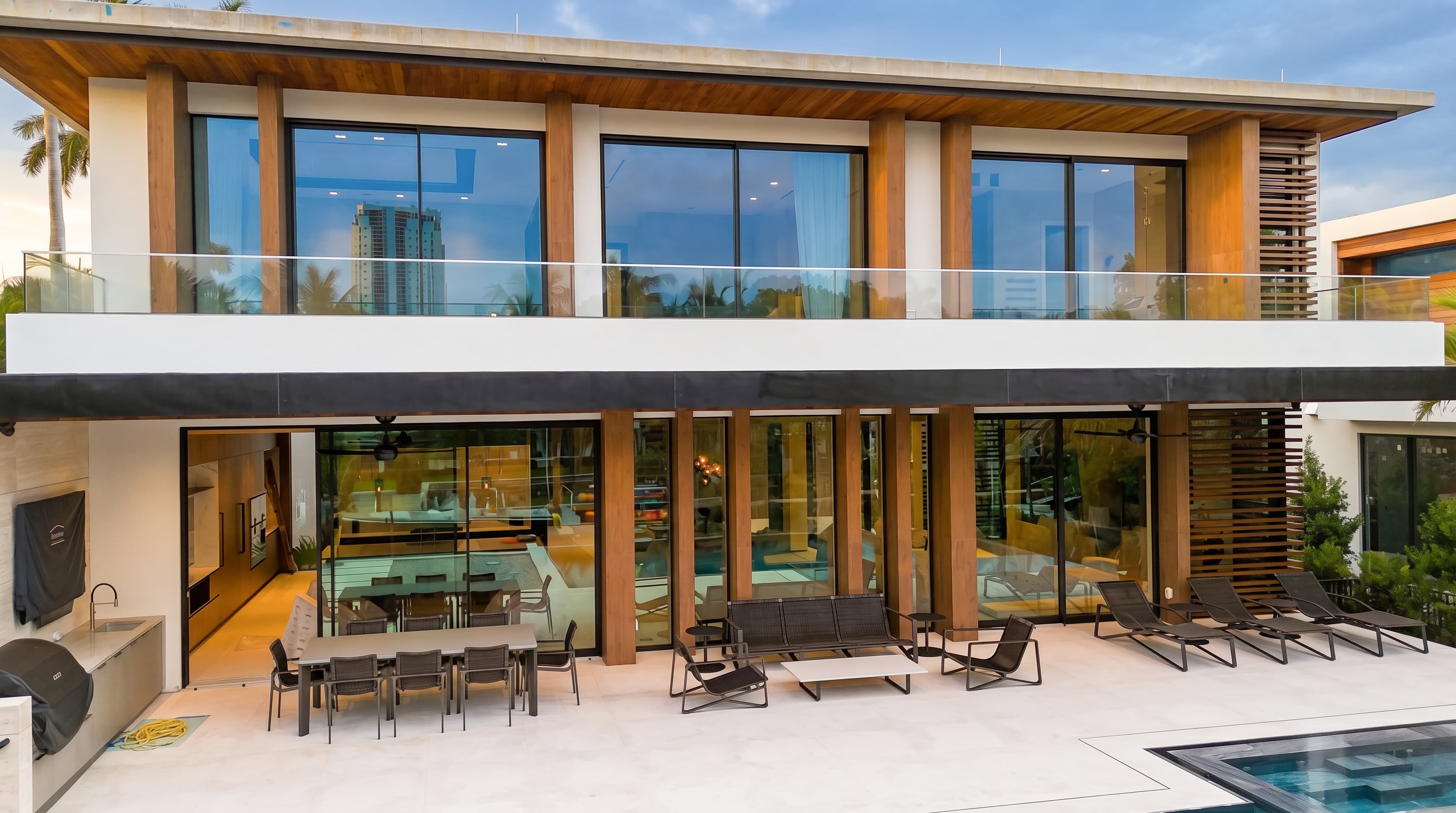 2300 Sunset Dr — image 2