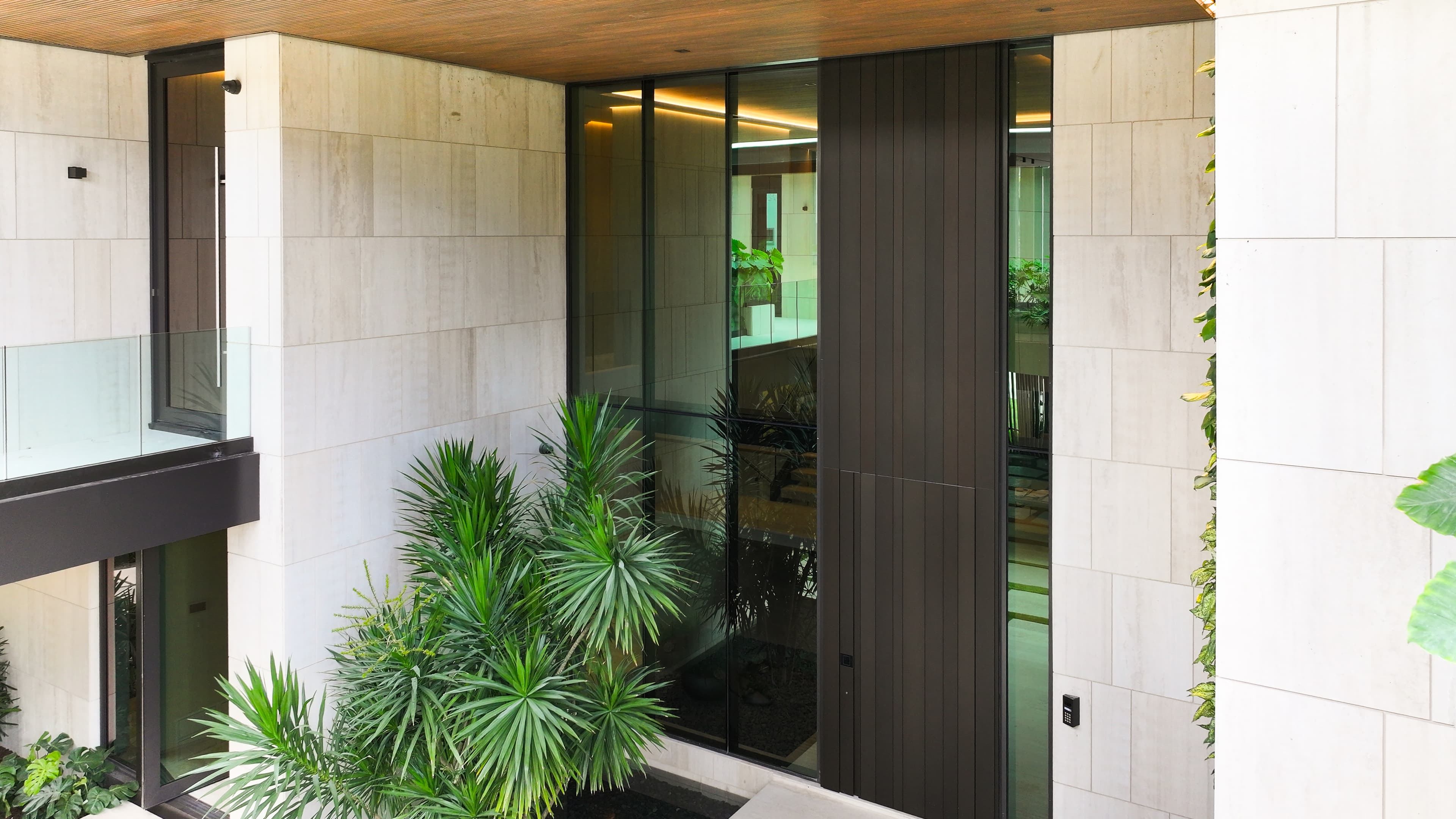 255 Ocean Boulevard — image 3