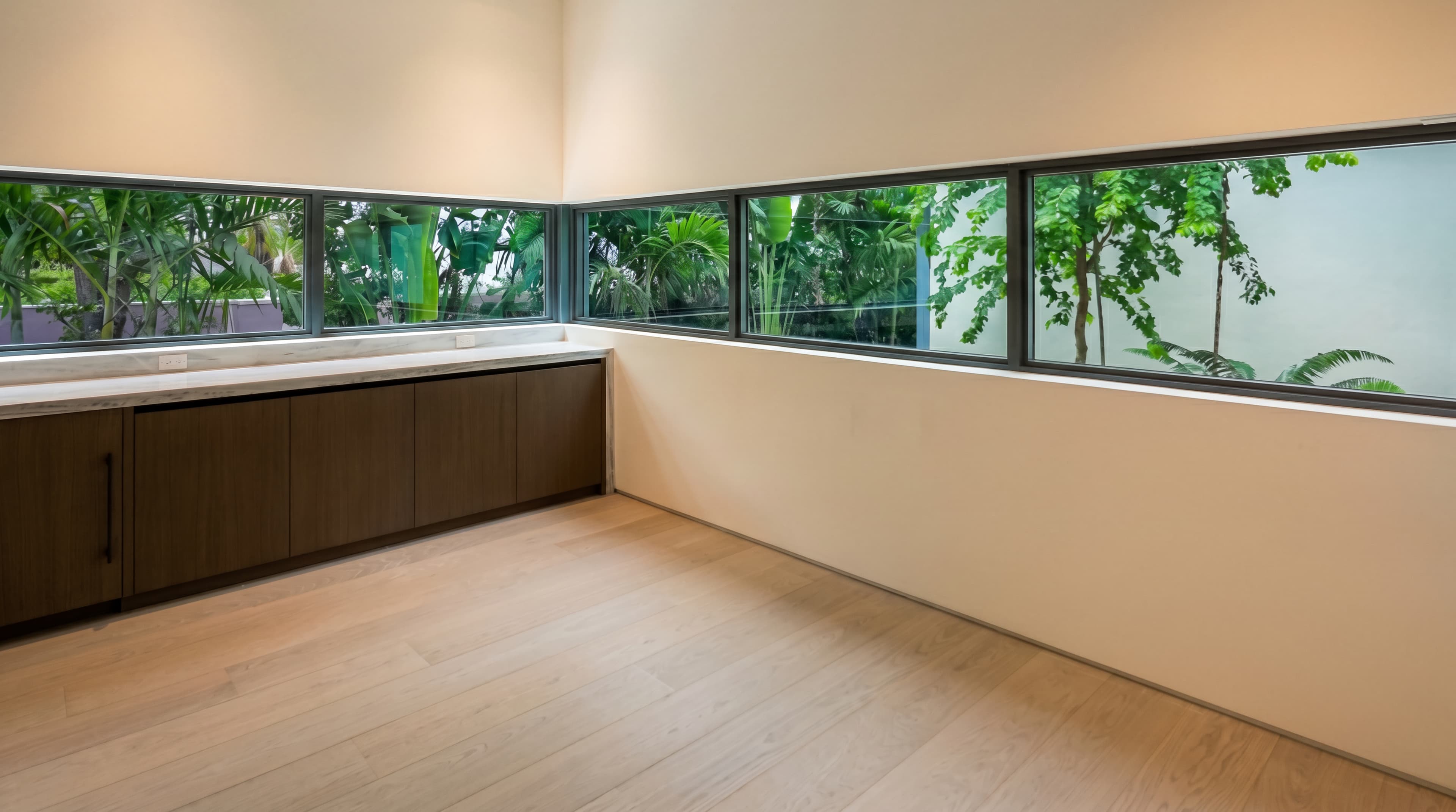 4525 Pine Tree Dr — image 4