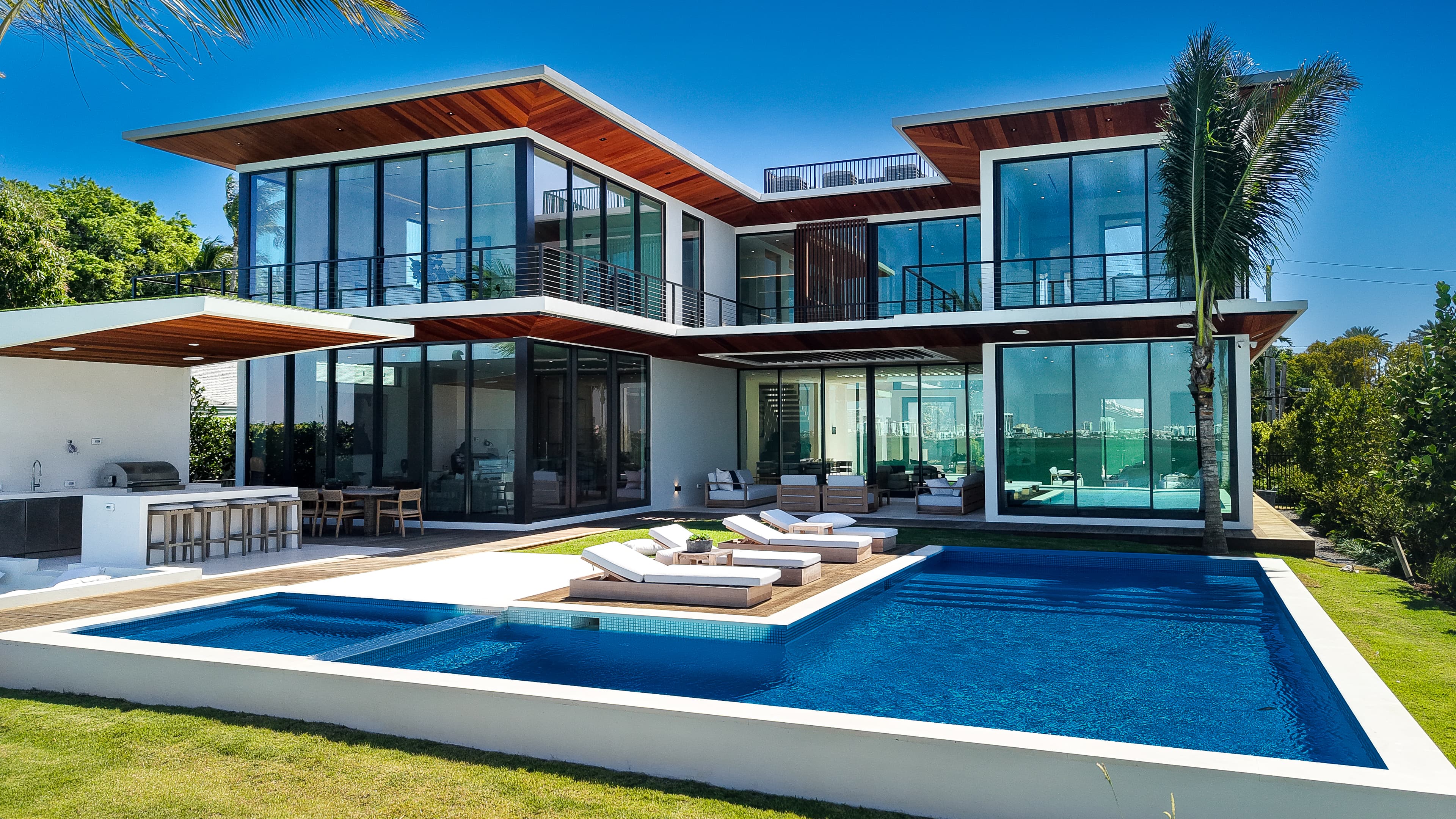 4774 N Bay Road — image 4