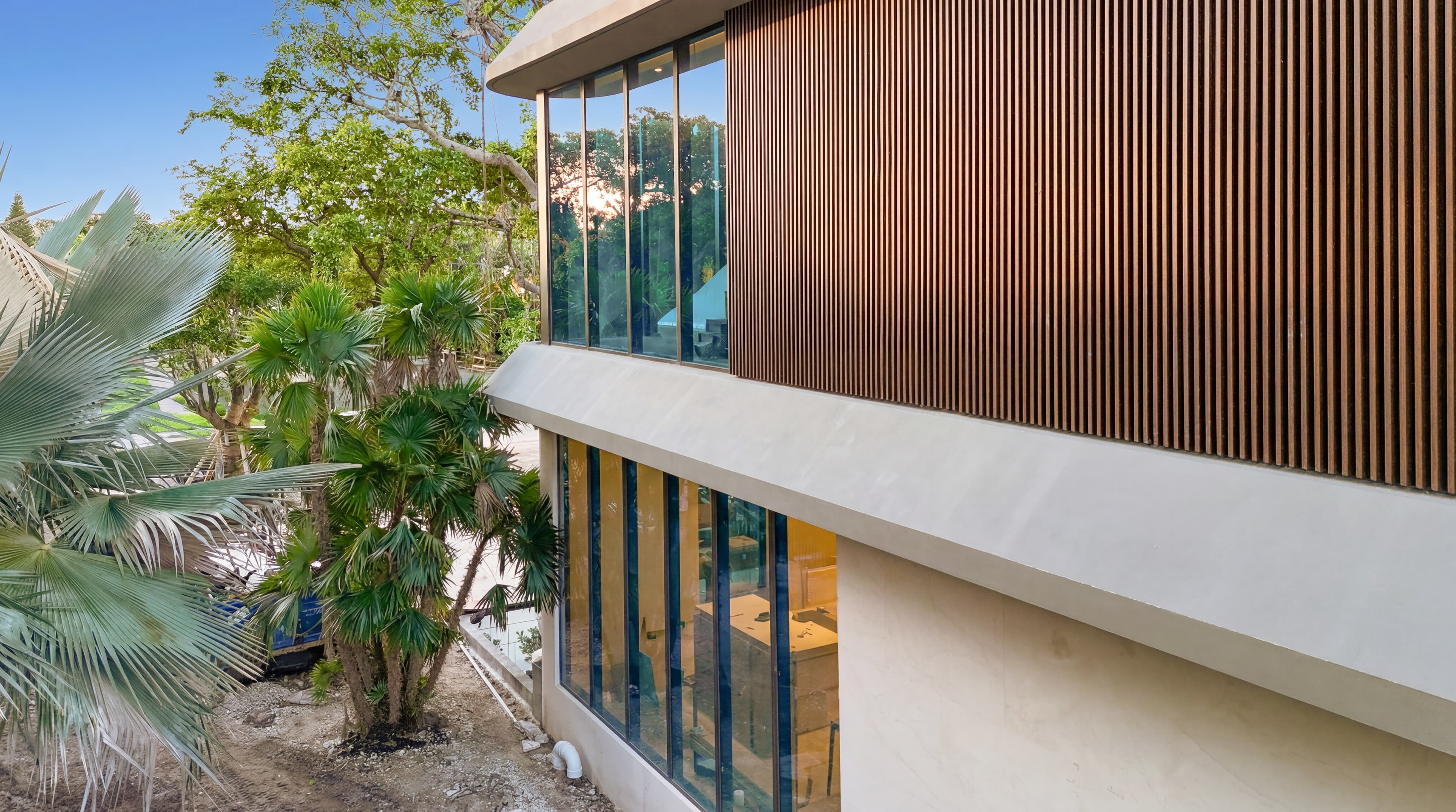 5860 N Bay Rd — image 3